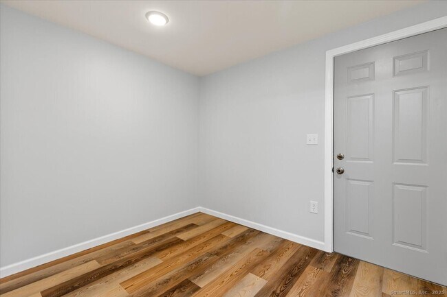 Building Photo - 183 Bradley St