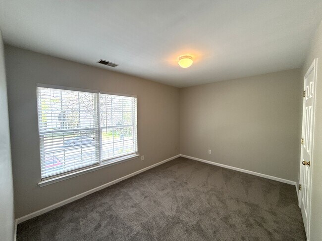 Building Photo - 4 Bedroom Home in Moss Creek!