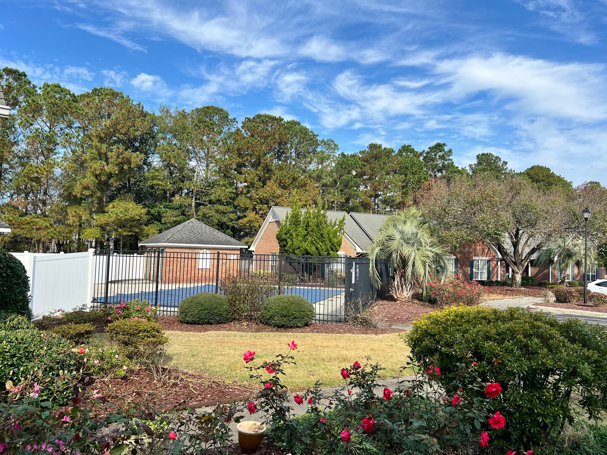 Building Photo - 1600 Sturdivant Dr