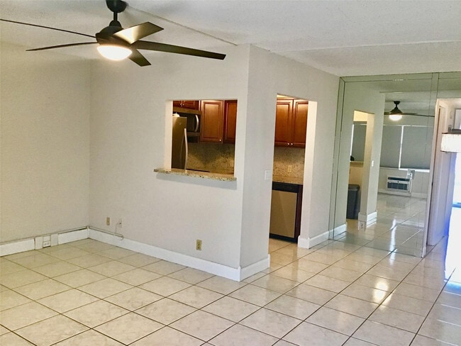 Building Photo - 135 Fanshaw D