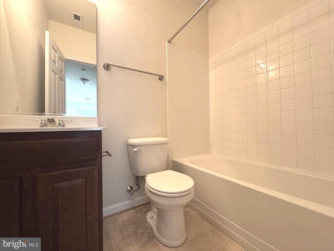 Building Photo - 3635 Glouster Dr