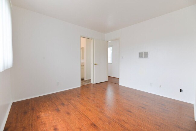 Building Photo - 248 Avenida Del Poniente