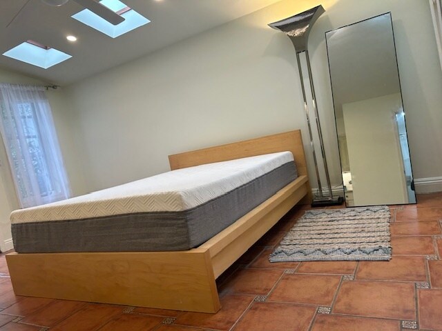 Building Photo - 344 S La Peer Dr