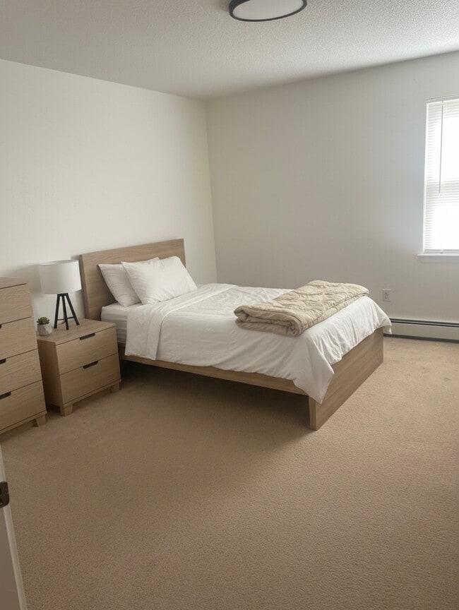 Building Photo - 1527 Blake Ave