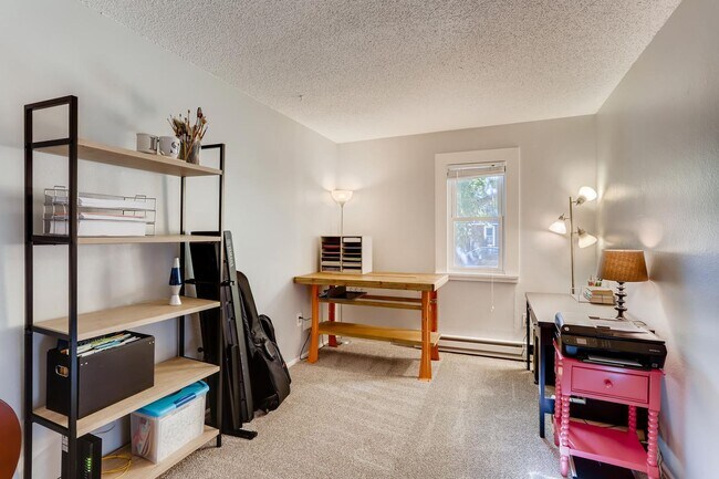Building Photo - Bright & Cozy 3-Bedroom in the Heart of Longmont!