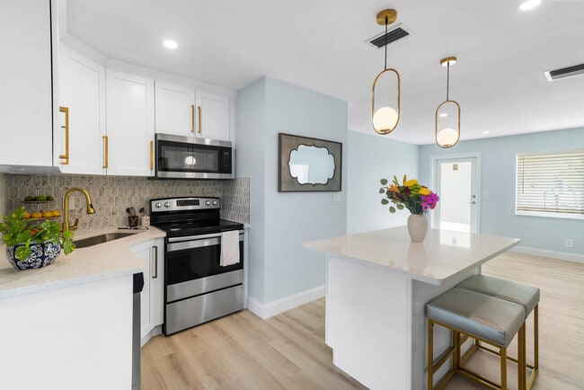 Building Photo - 902 SW 17th St