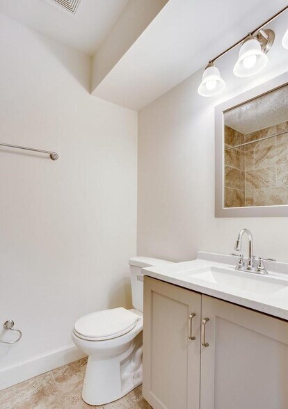 Building Photo - 14711 Beaumeadow Dr