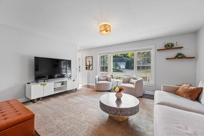 Building Photo - 413 Cheever Ave