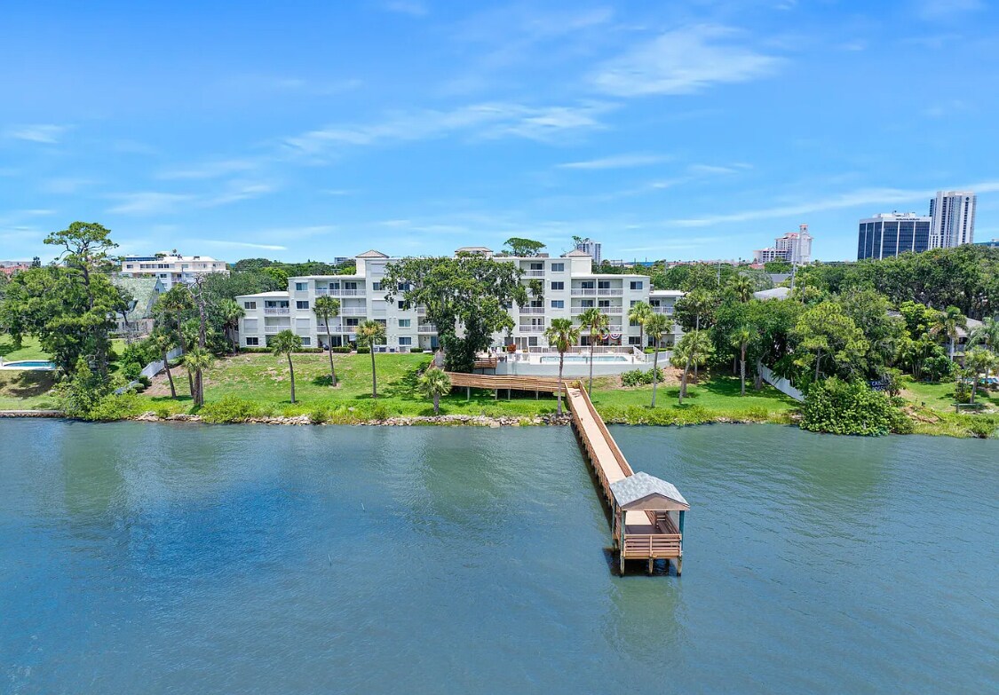 Dock - 711 N Halifax Ave