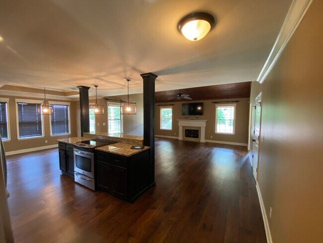 Building Photo - Craftsman Cottage located in Elder Cove