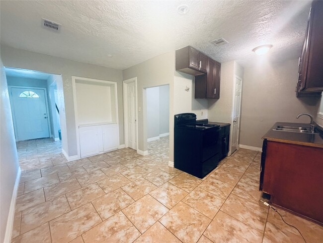 Building Photo - 12211 Wessex Dr