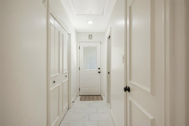 Building Photo - 354 Tealwood Dr