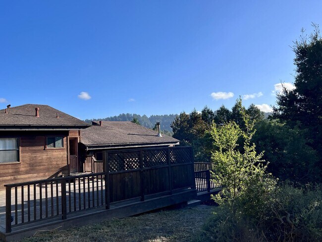 Building Photo - 121 Scenic Dr