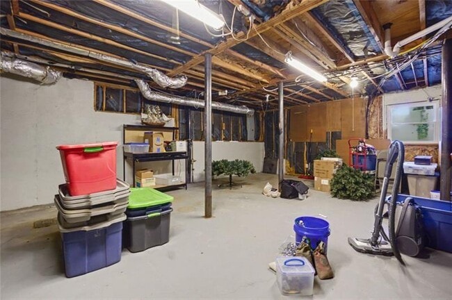 Building Photo - 2470 Trent Dr NE