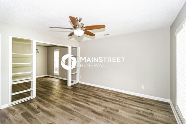 Building Photo - 3 Bedroom Pet-Friendly Home in Memphis, TN with Main Street Renewal