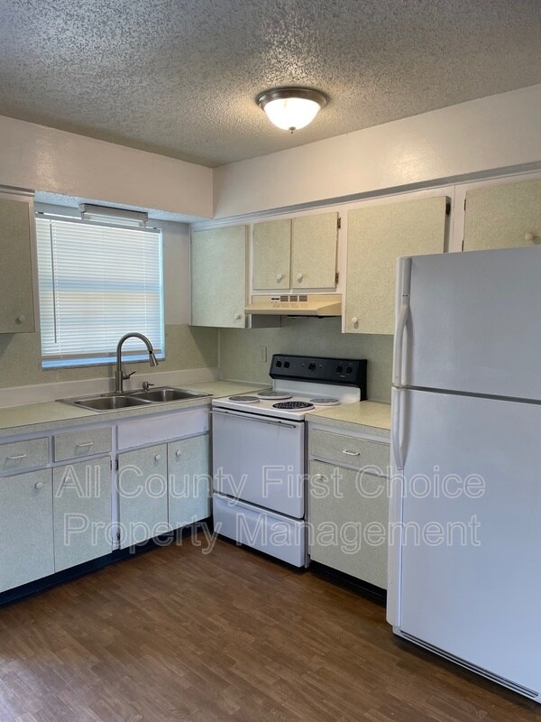 Building Photo - 526 91st Ave N