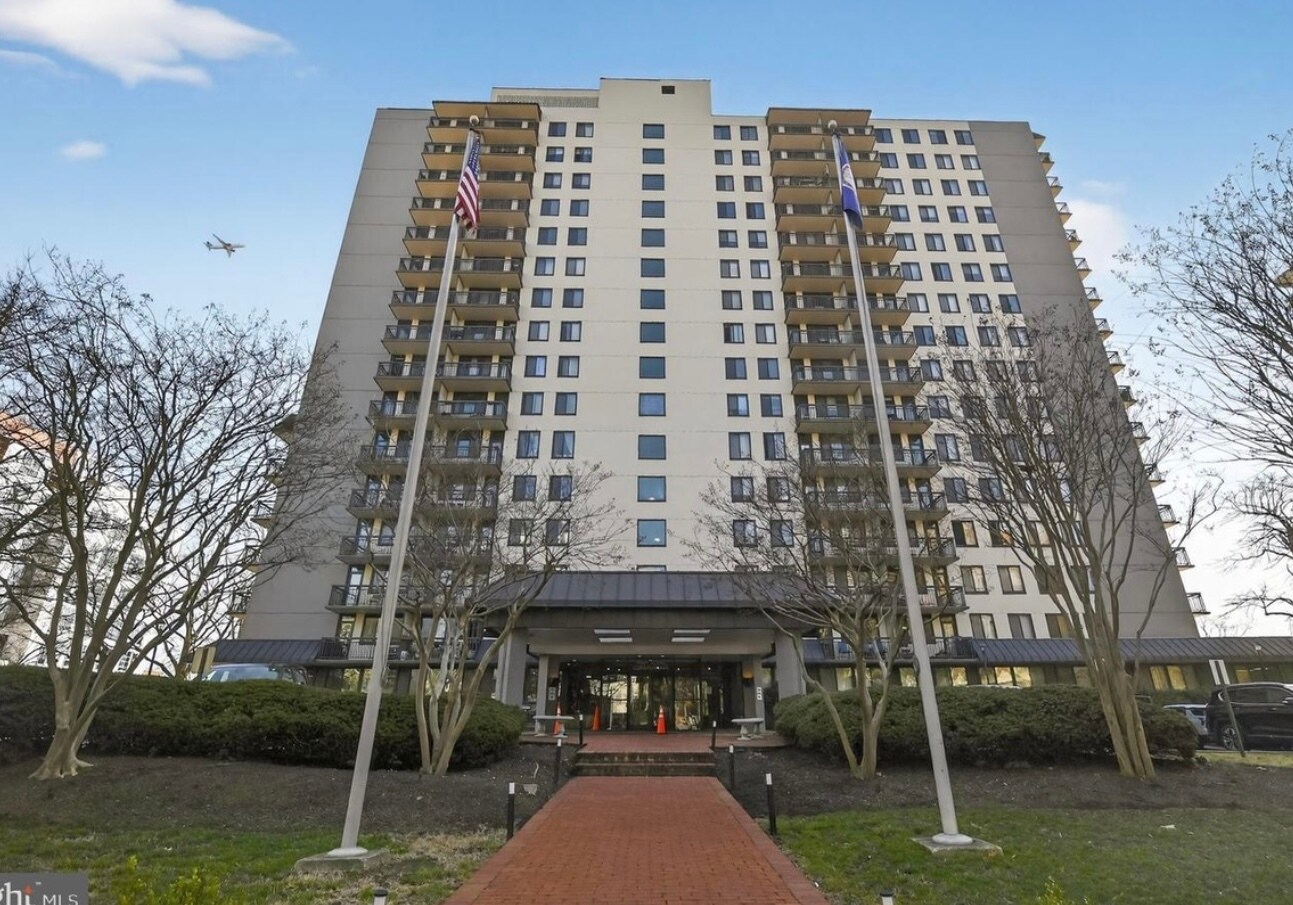 Building Photo - 801 N Pitt St