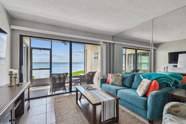 Building Photo - 6177 Sun Blvd