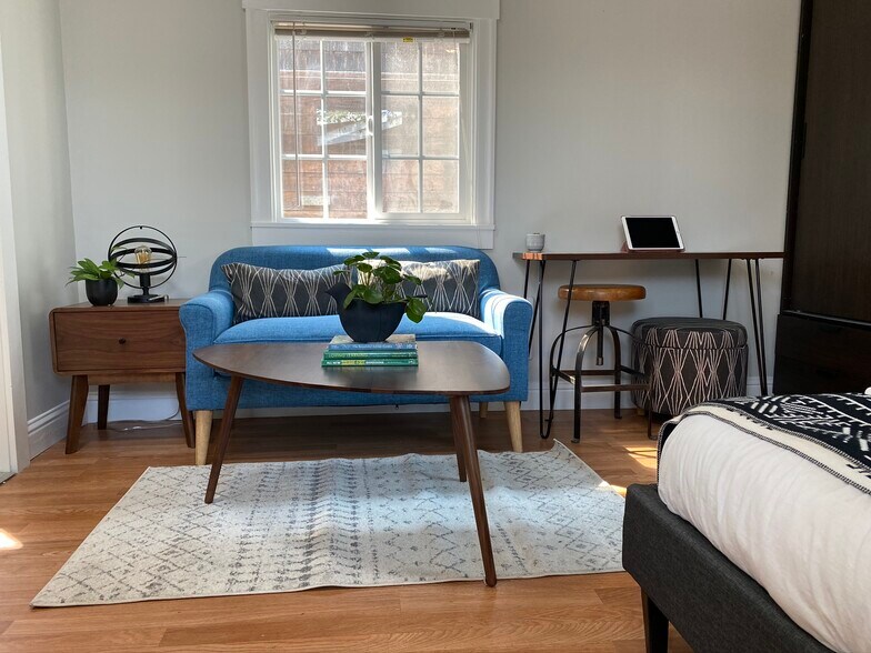 Studio 1 - 2445 Harrington Ave