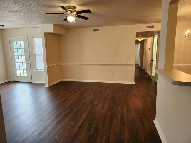 Building Photo - 525 3rd Loop Rd