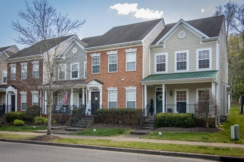 Building Photo - 7031 Sunnywood Dr