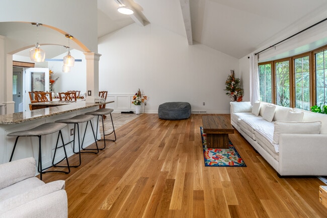 Building Photo - 230 Jacobs Creek Rd