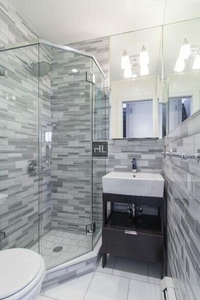 Building Photo - RIDGE ST.