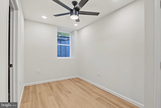 Building Photo - 1242 N 15th St