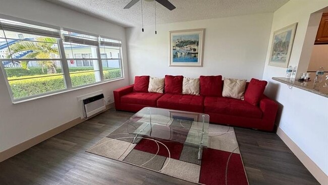 Building Photo - 102 Westbury E