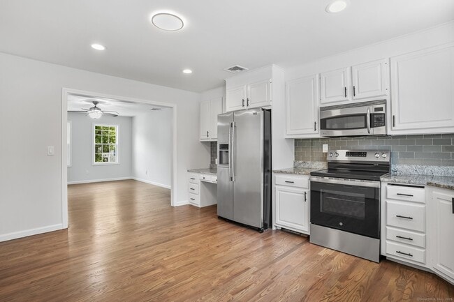 Building Photo - 75 Beecher Ave