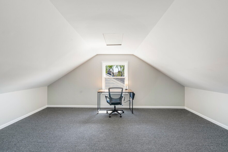 Building Photo - 8311 Kolmar Ave