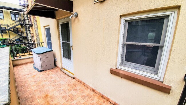 Building Photo - 129 Park Ave