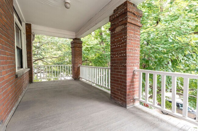 Building Photo - 145 N Keats Ave