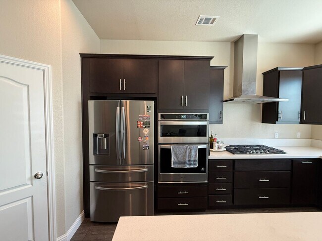 Building Photo - Upgraded single story home in Manteca!