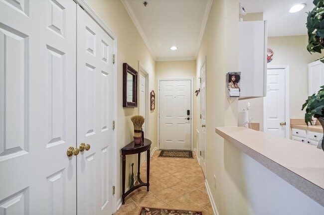 Building Photo - Enjoy coastal living in this Rehoboth Beach apartment, perfectly situated near the boardwalk, bea...