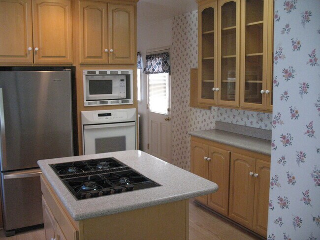 Recessed Lighting in Kitchen with Skylight in kitchen also - 3121 W Wyoming Ave