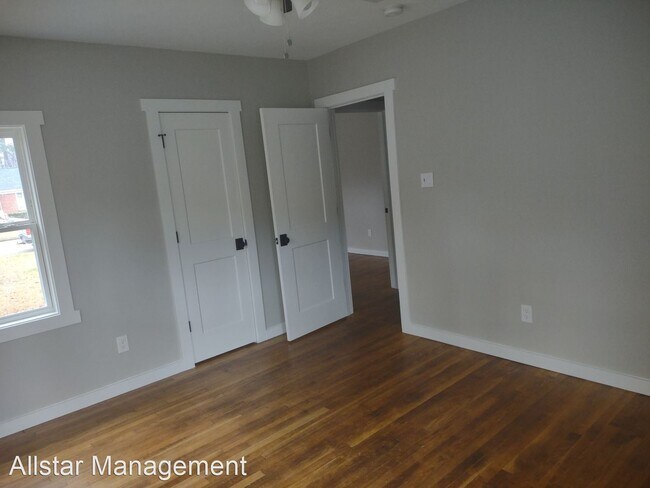 Building Photo - 3 br, 2.5 bath House - 1038 Cedarhill Drive