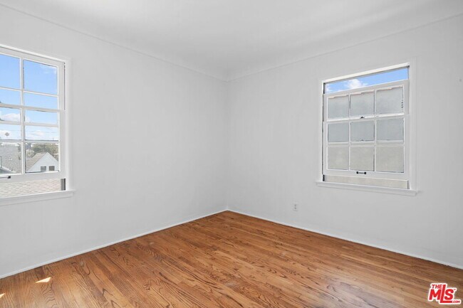 Building Photo - 1558 S Genesee Ave