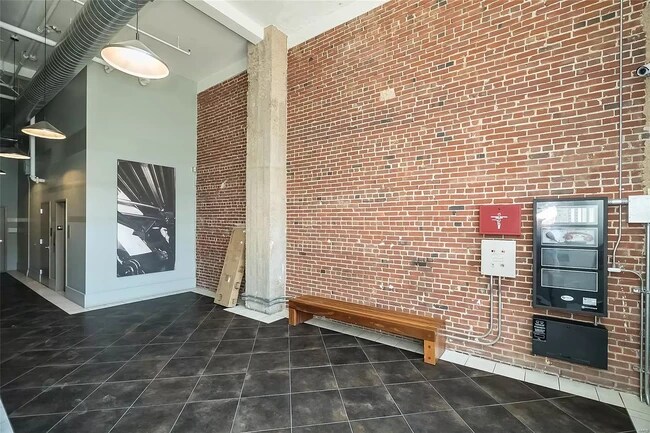 Entry lobby 2 - 1627 Locust St