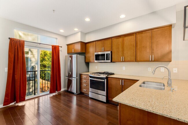 Building Photo - Issaquah/Talus Spacious Townhome 2 Bedroom...