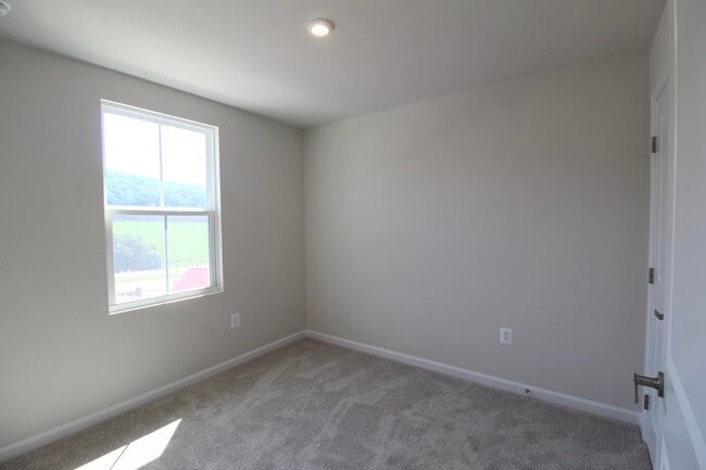 Building Photo - 2910 Orchard Ln