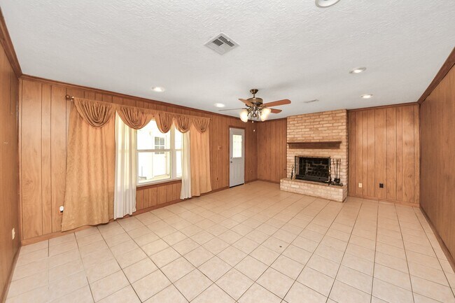 Building Photo - 14115 Wickersham Ln