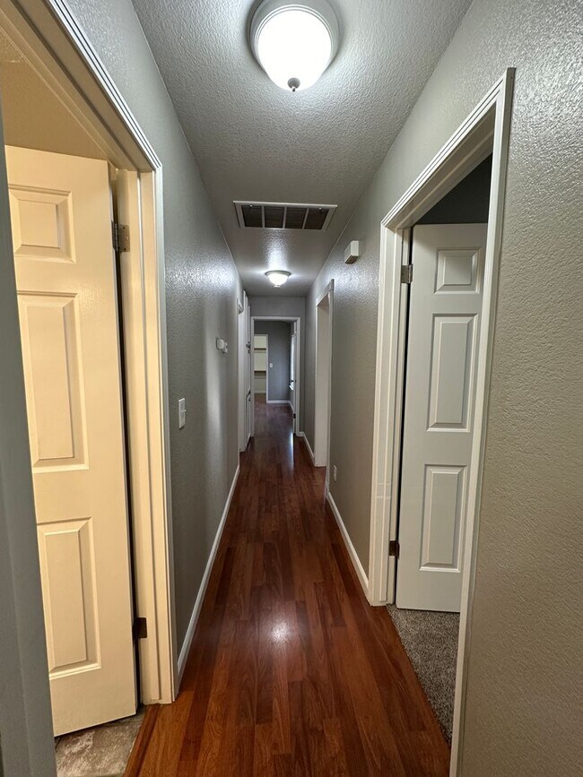 Building Photo - No Deposit