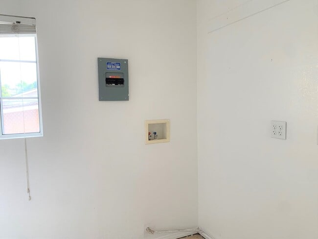 Building Photo - COMING SOON! Spacious 4 Bedroom, 3 Bathroom Home with Driveway