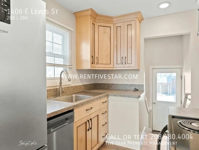 Building Photo - 1406 E Lewis St