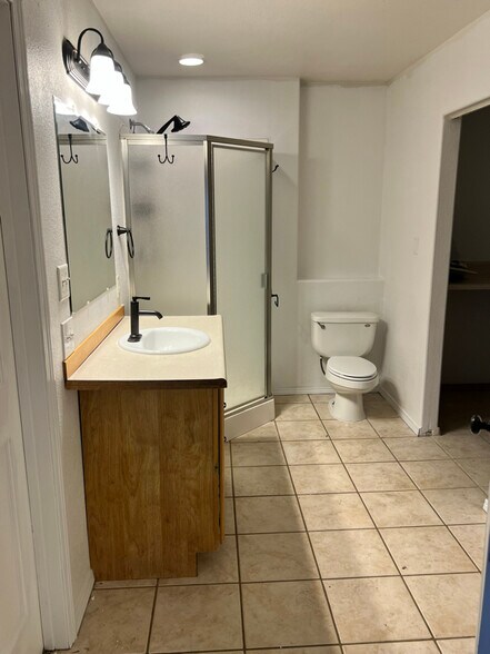 Building Photo - 264 Hawk Rd