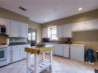 Building Photo - 1817 Thomas Pl