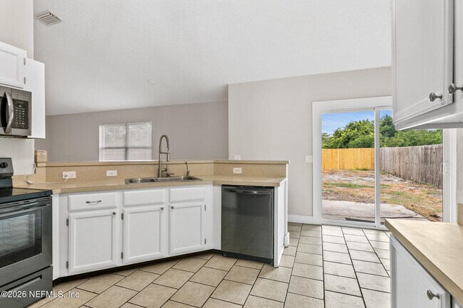 Building Photo - 13335 Currituck Dr N