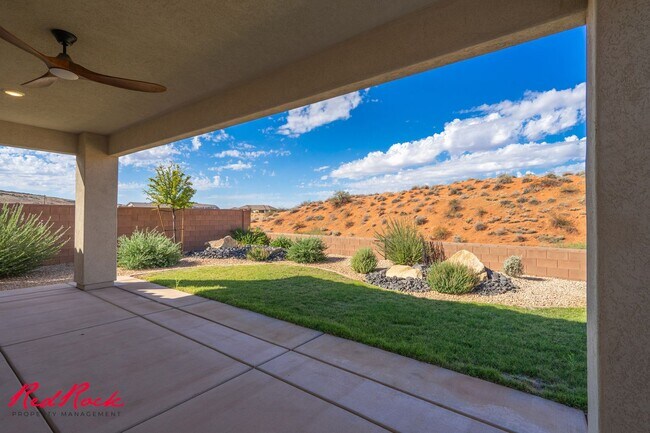 Building Photo - Stunning 4 Bedroom Home with Gorgeous Back...