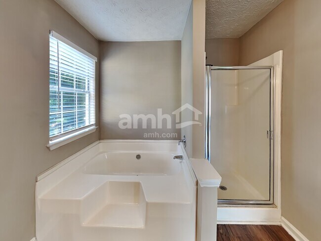 Building Photo - 1300 Wilkes Crest Dr